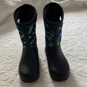 Kids Bogs boots, size 1, blue mountain pattern